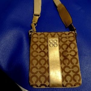 Coach crossbody purse, designer vintage in great shape, with serial number gold